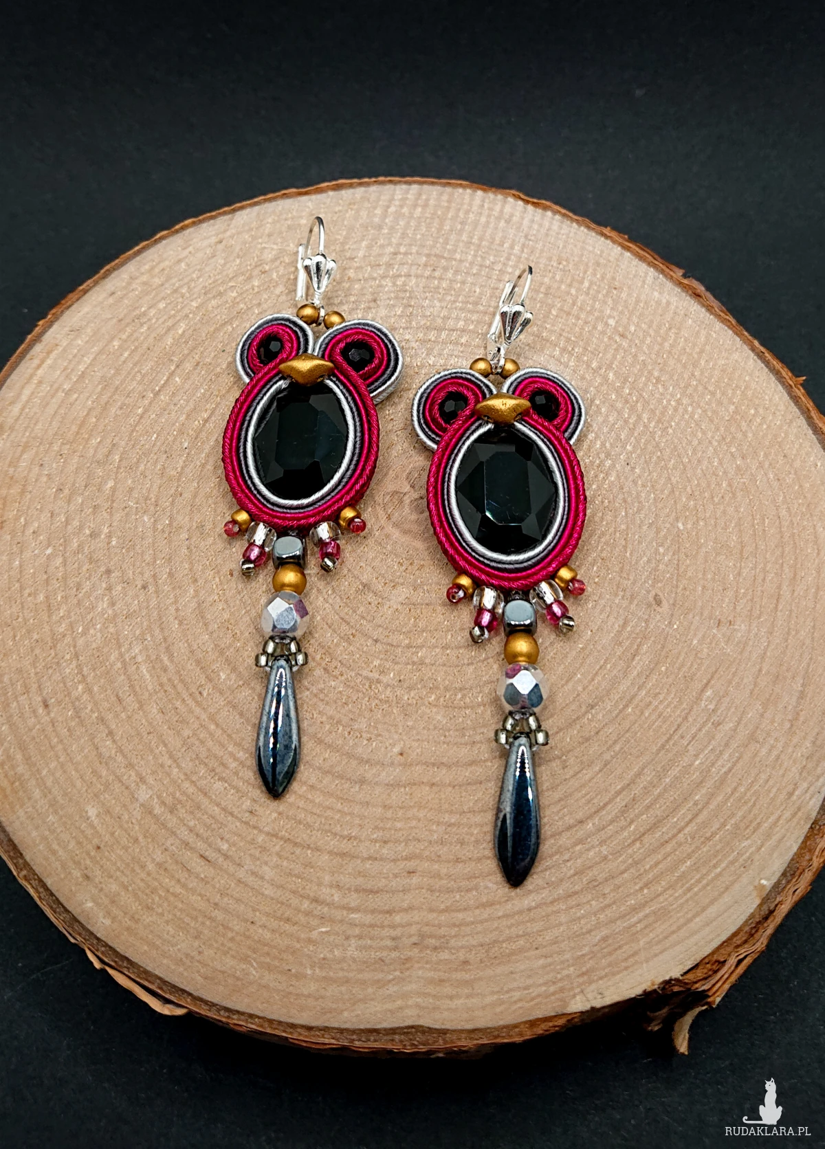 Bordowo-szare kolczyki sutasz z czarnymi kryształkami